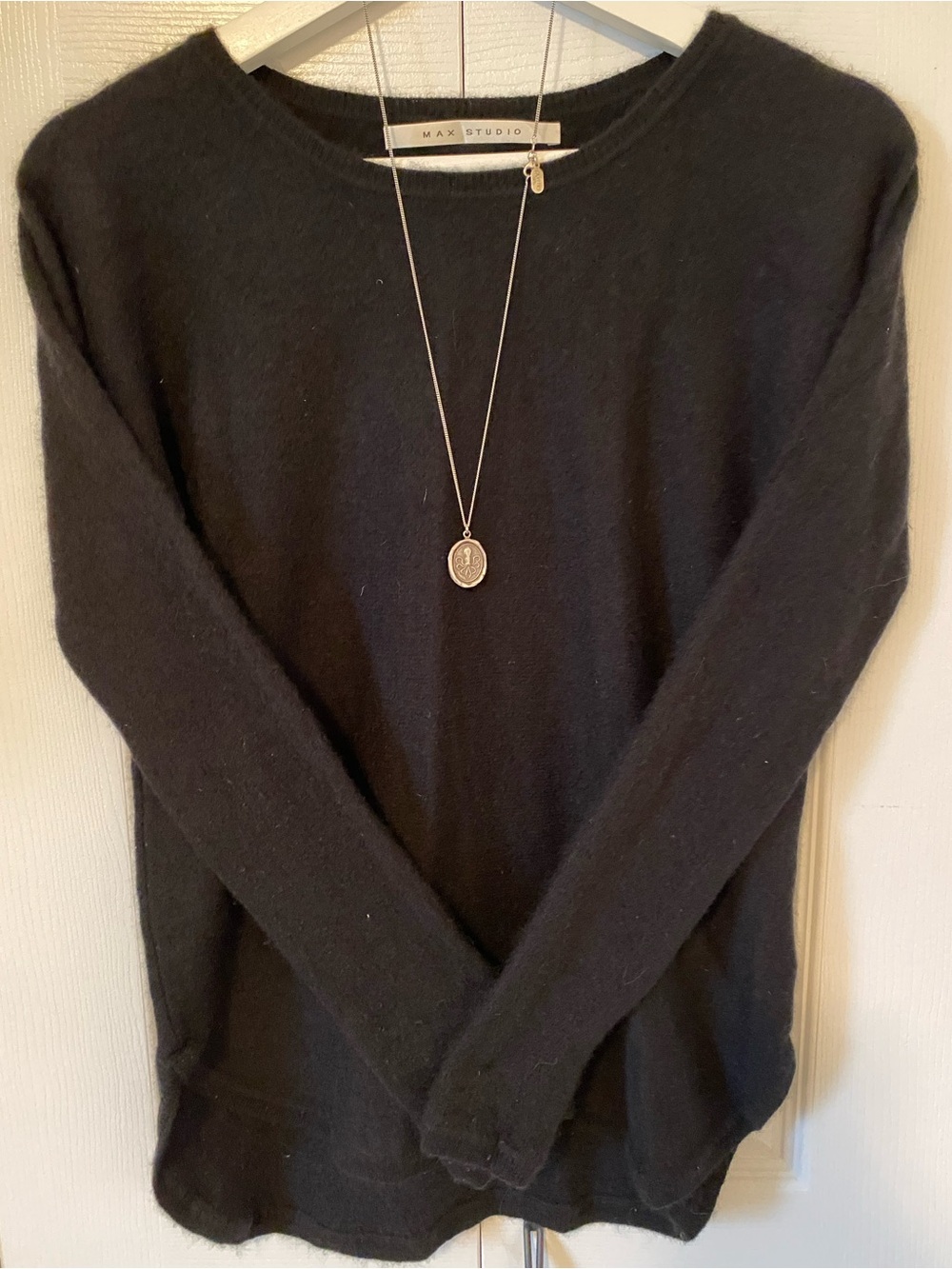 Max Studio 100% cashmere Crewneck pullover Sweater Long Sleeve Black Size Med